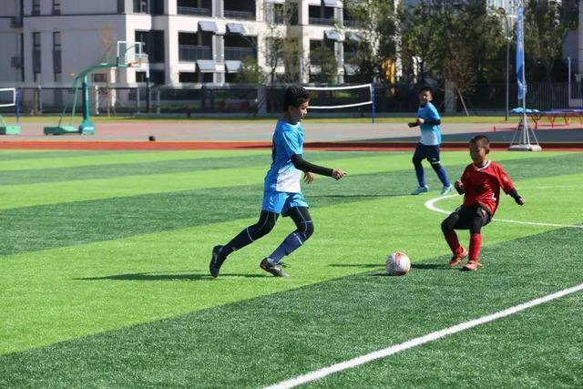 爱德华兹40分布克49分 森林狼4-0横扫太阳晋级